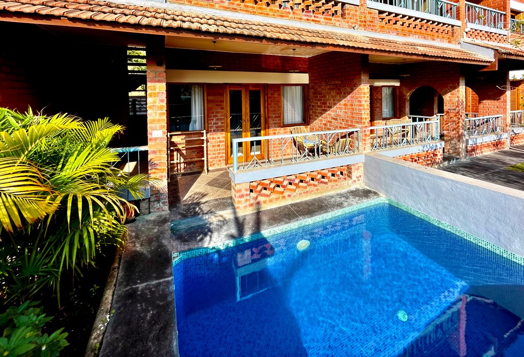 Red Brick Private Pool